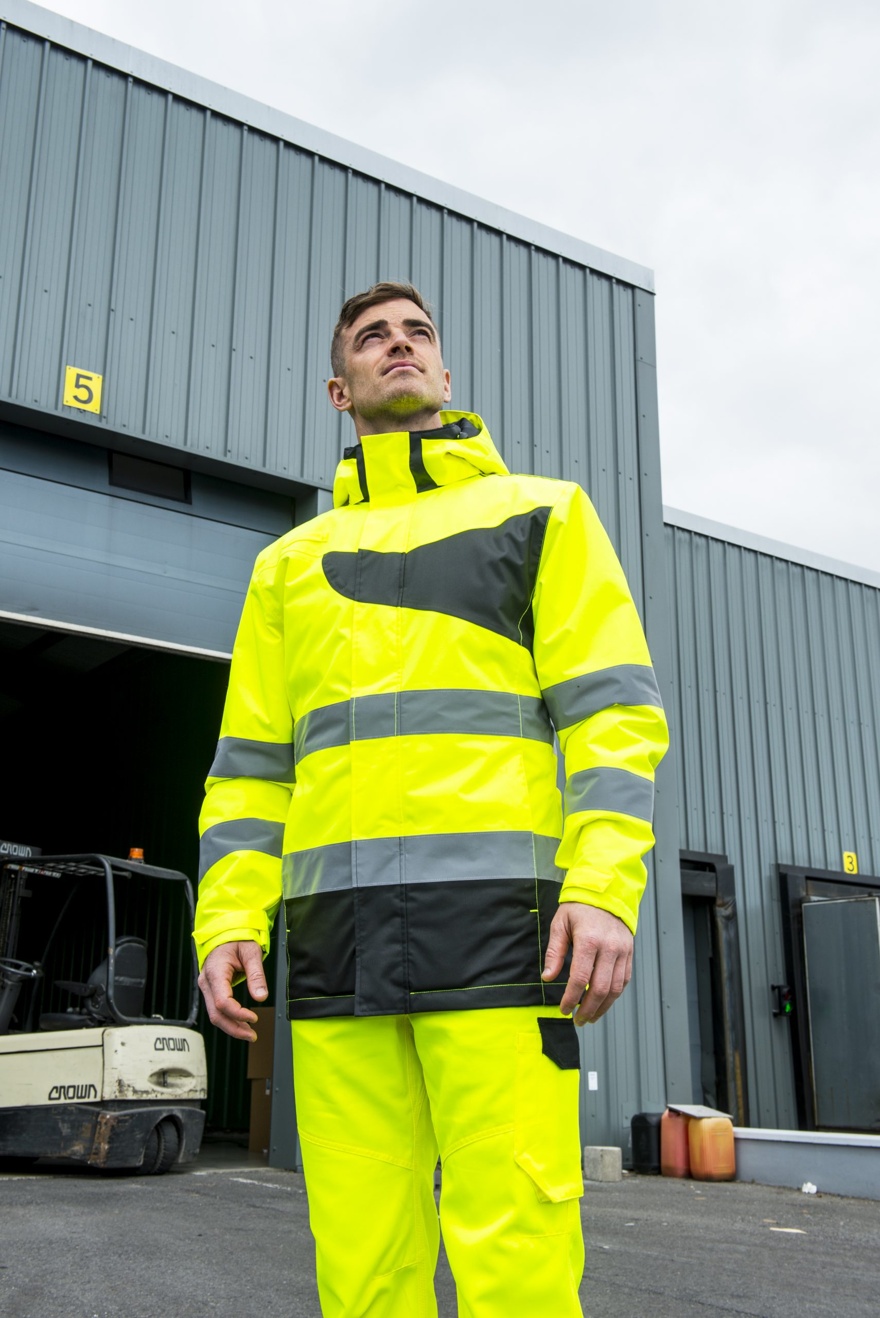 What is the best waterproof winter jacket 2024? | OAKEYS Safety Ltd