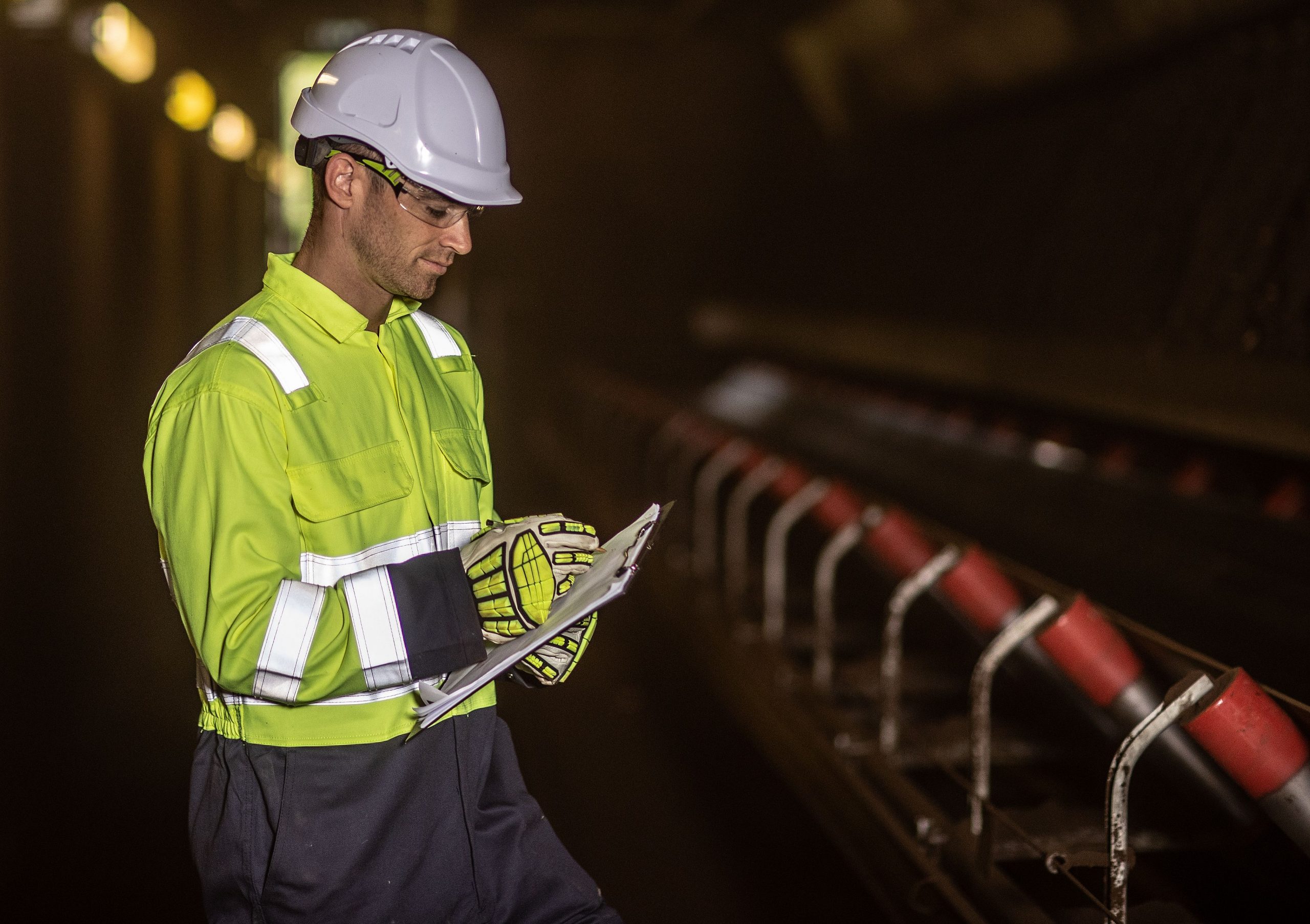 What are the 3 classes of high visibility clothing? OAKEYS Safety Ltd