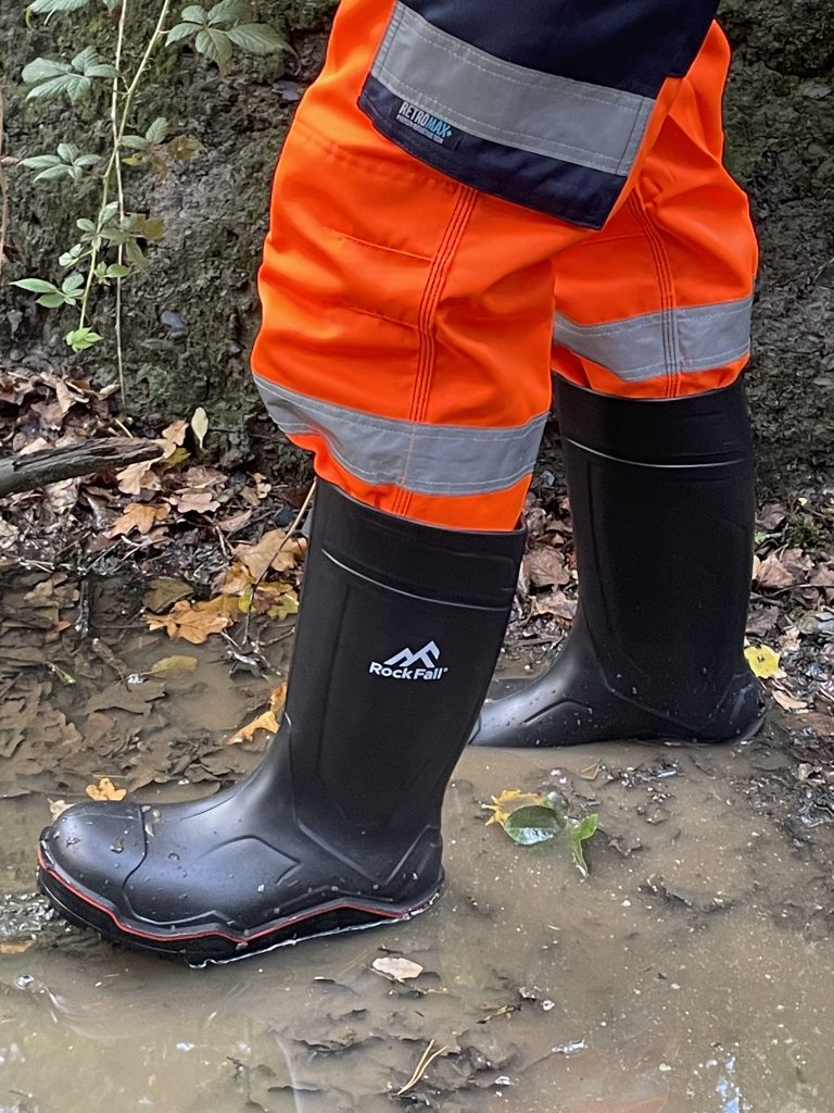 Rockfall Excavate wellingtons in action