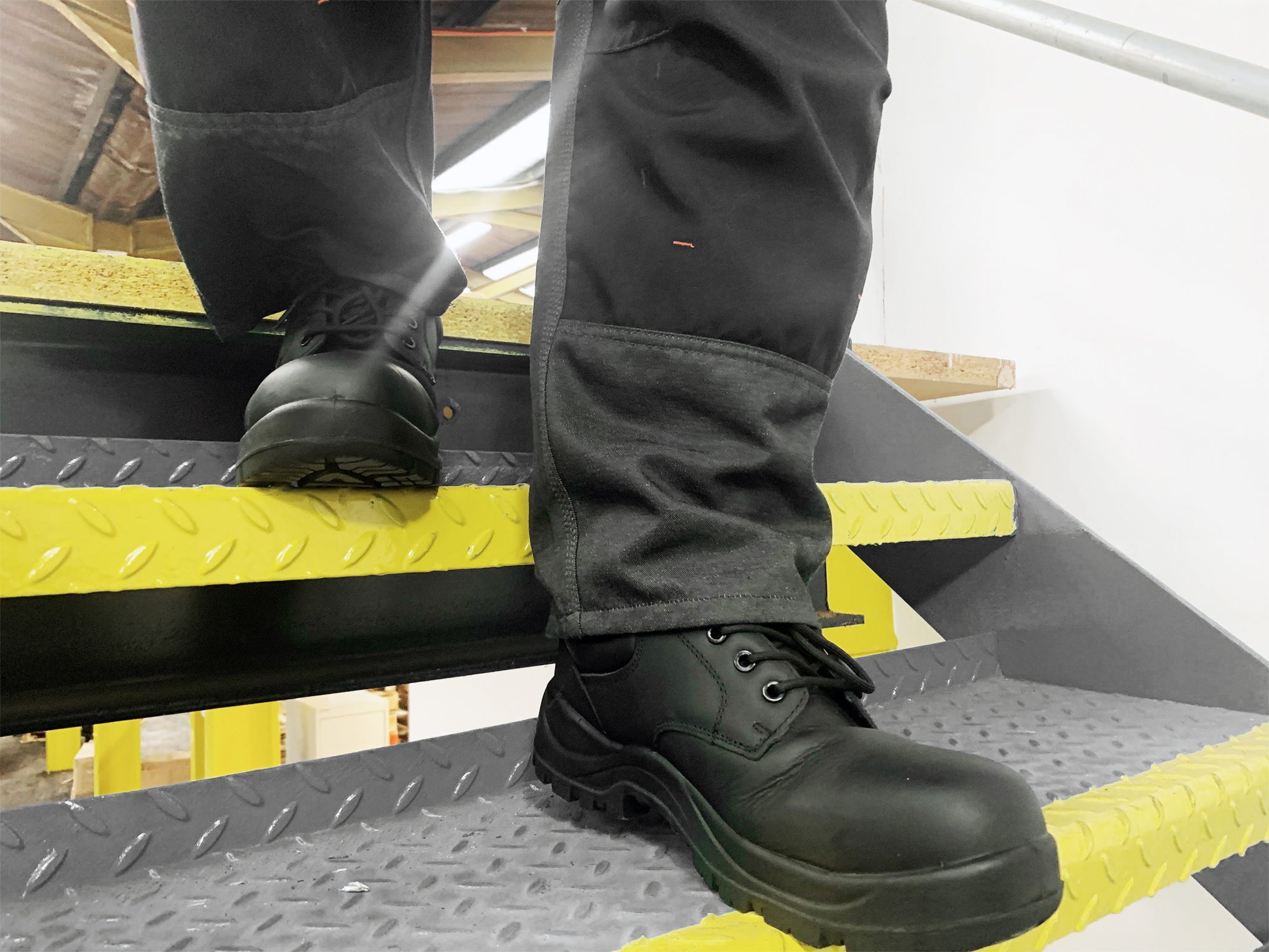 Does an employer have to pay for steel toe cap boots?